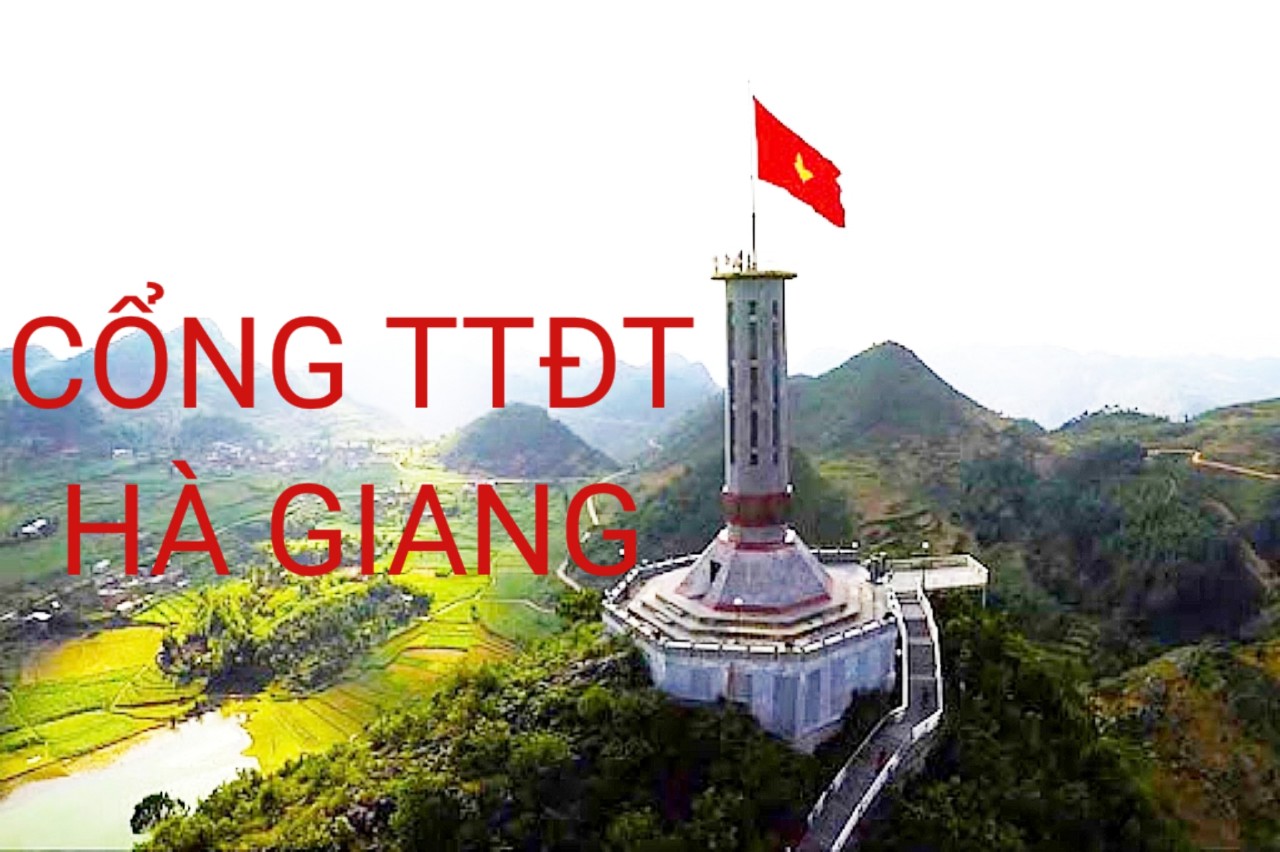 Ủy ban MTTQ huyện Vị Xuyên trao tiền hỗ trợ nhà Đại đoàn kết tại xã Quảng Ngần