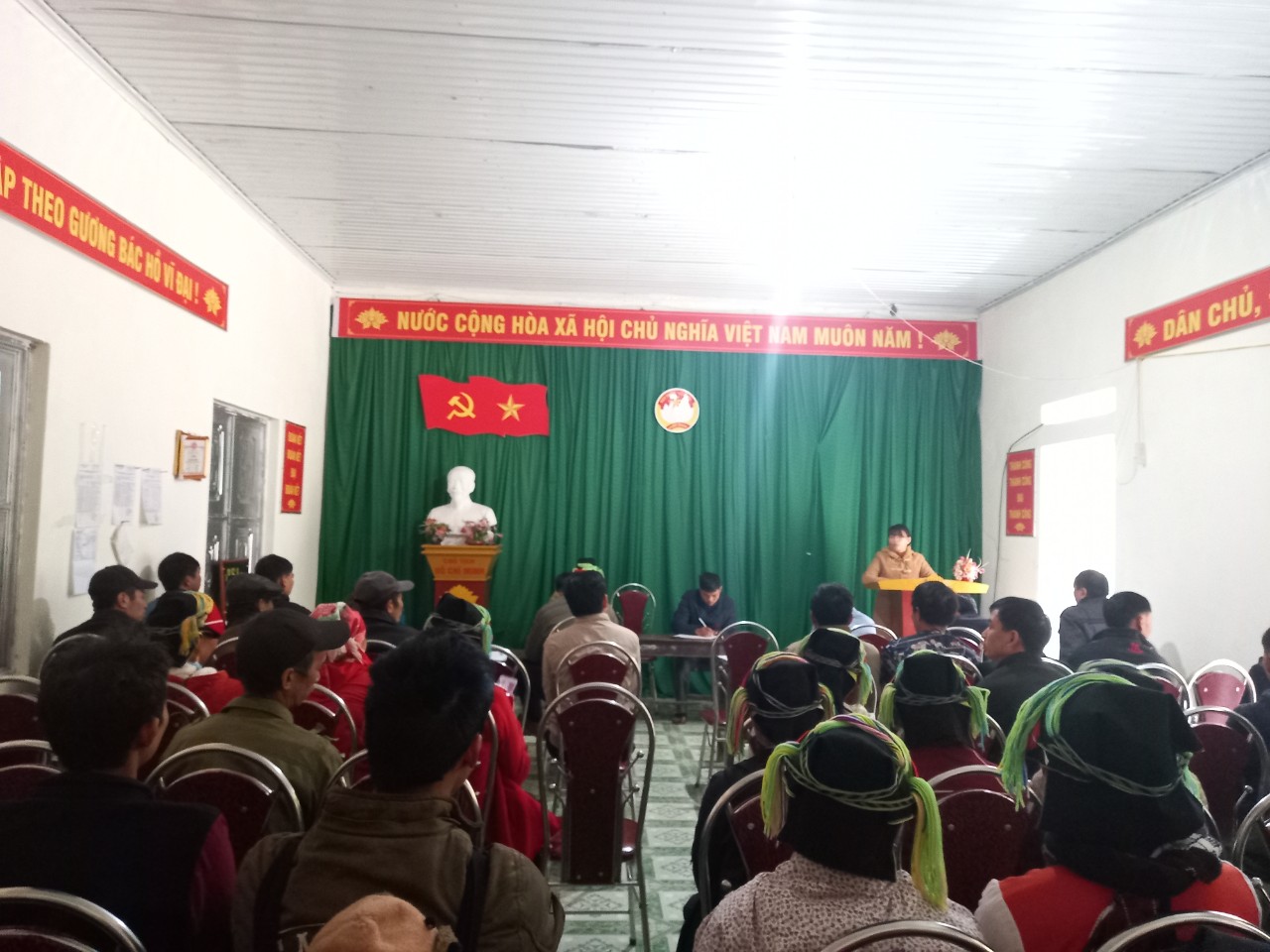 Tiếp xúc cử tri tại thôn Mào Phìn, xã Phương Tiến, huyện Vị Xuyên